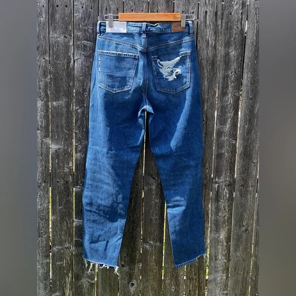 American Eagle outfitters Distressed & Ripped   HIGH RISE MOM JEANS NWT - Picture 9 of 9